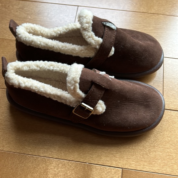 Sherpa Shoes - Picture 2 of 4